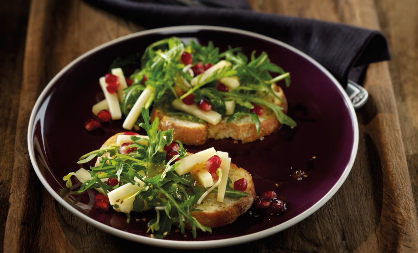Rezept: Fruchtig-Pikanter Käsesalat mit geröstetem Baguette ...